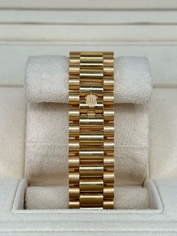 Rolex Day-Date 36mm 18K Yellow Gold Baguette Diamond Bezel President Bracelet Automatic Watch