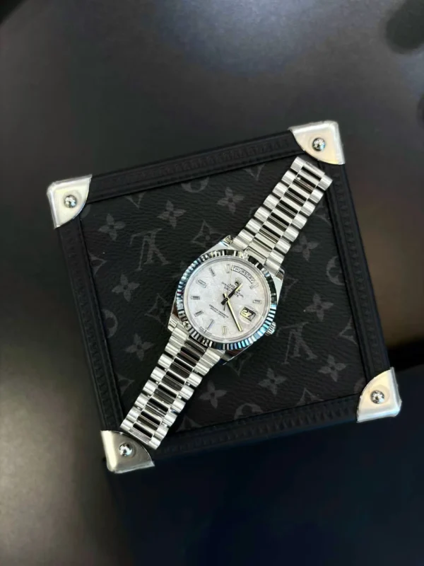 Rolex Day-Date 40mm 18K White Gold Fluted Bezel President Bracelet Automatic Watch